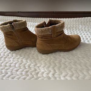 KHOMBU Suede Leather sweater Boots Sz 10